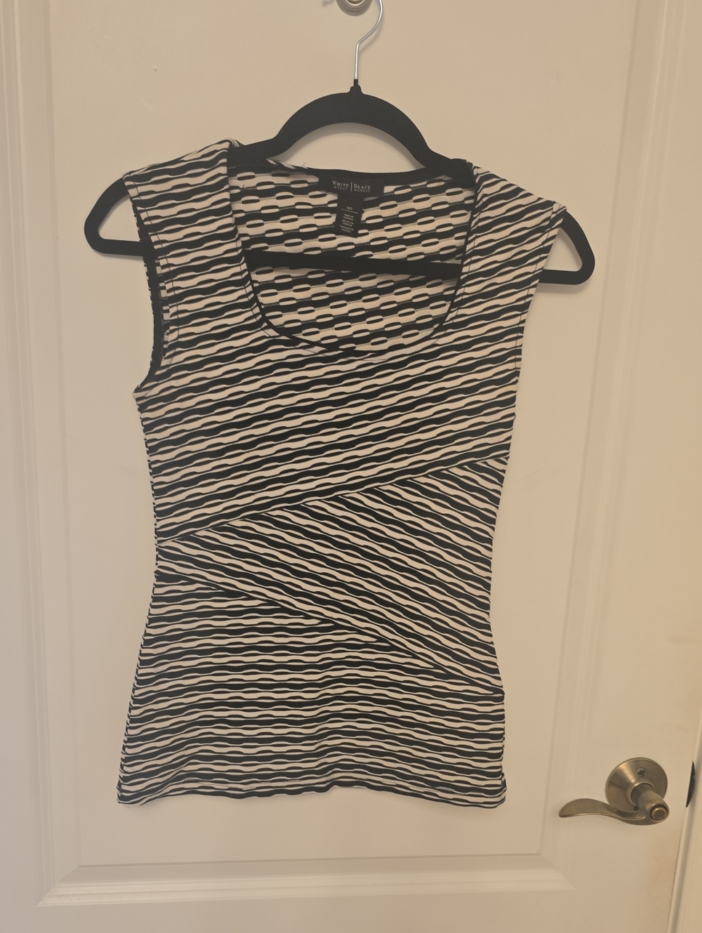 White House Black Market Black & White Wave-Striped Scoop Tank